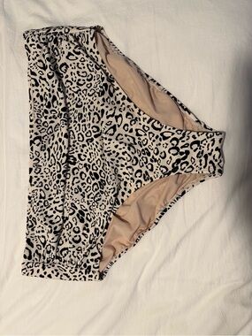 KONA SOL PLUS SIZE Leopard Print High-Waist Bikini Bottoms - Black & Cream